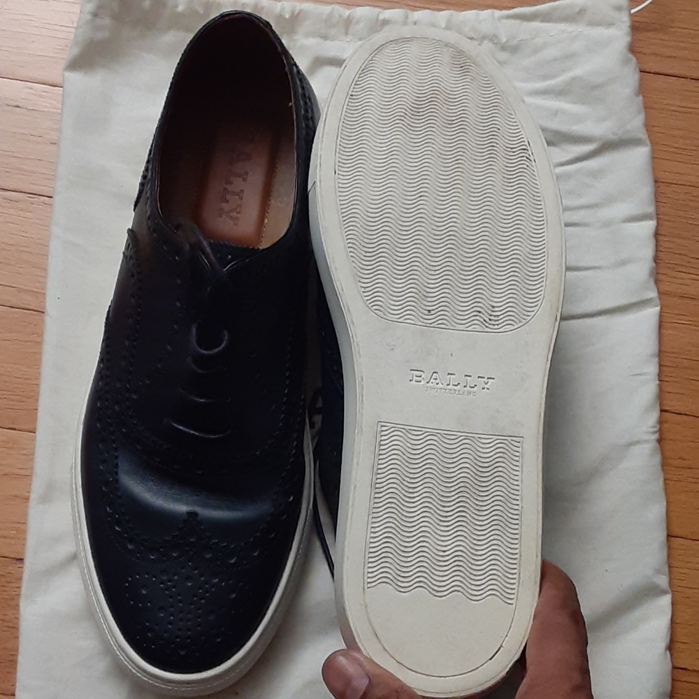 Low top sneaker - Picture 5 of 8